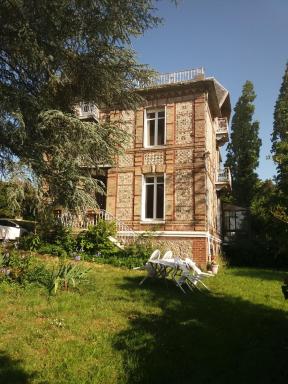 Les Roches - Housity