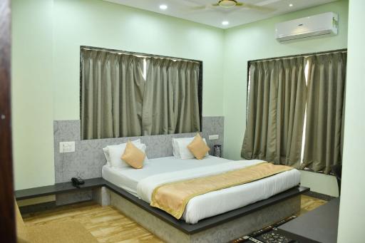 Hotel Rasika Inn - Housity
