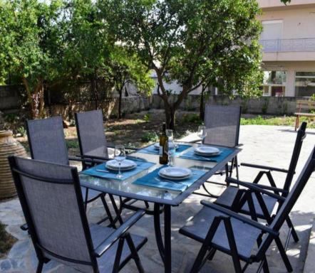 Betty's Garden House - Housity