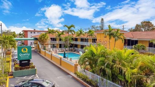 Quality Inn & Suites Airport-Cruise Port Hollywood - Housity