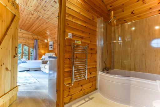 Herons Lake Retreat Lodges - Housity