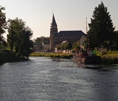 Aux 10 Ponts - Gîte aux abords du fleuve La Somme - La mer à 30 min - La nuit pour 6 voyageurs - Housity
