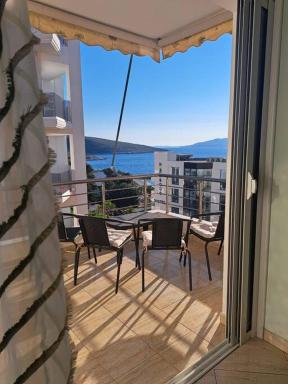 Family flat in Saranda - Housity