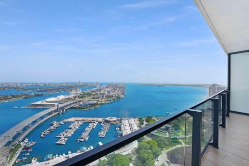 Downtown Apartment in Miami with a Bayfront View - Housity