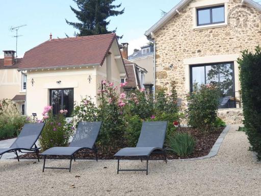 Gîte de Charme à Senlisse: Confort Haut de Gamme, Parc Arboré, Cheminée, Wifi Gratuit, Proche Châteaux - FR-1-527-9 - Housity