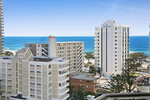 Beachside Studio Apartment with Ocean & City views - Housity