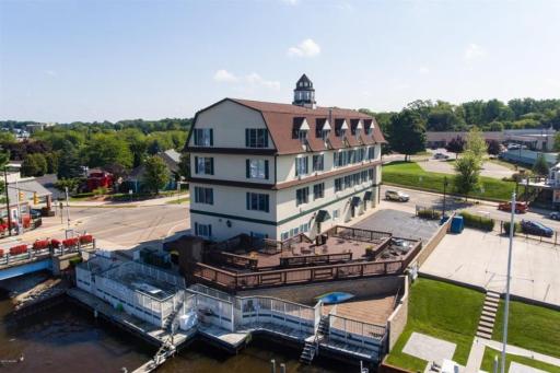 Harbor View at the Colonial - Condo overlooking Black River, walking distance to beach and downtown - Housity