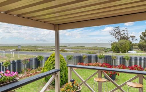 Milang Lakefront Retreat - Housity