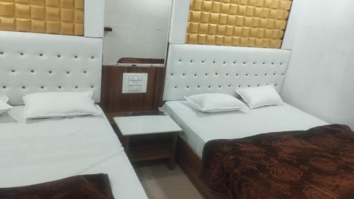Hotel Apera by New food Restaurant - Housity
