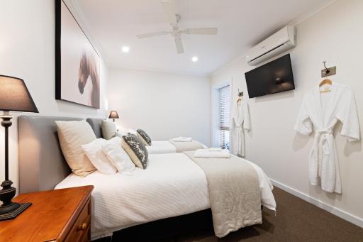 Studio One Crafers - Housity