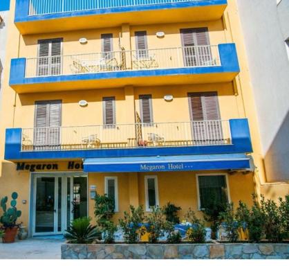 Megaron Hotel - Housity