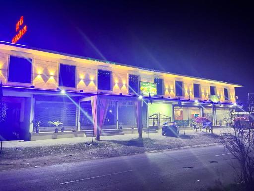 MG Kitchen Banquet - Housity