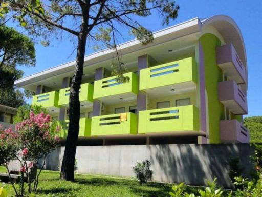 Welcoming apartment with big terrace-Beahost - Housity