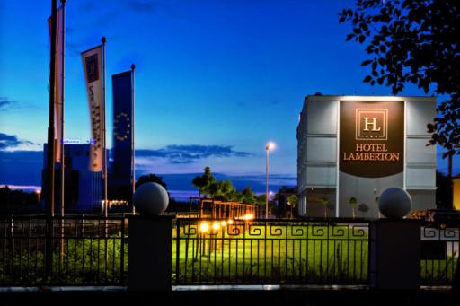 Hotel Lamberton - Housity