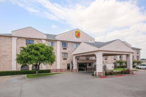 Super 8 by Wyndham Garland North Dallas Area - Housity
