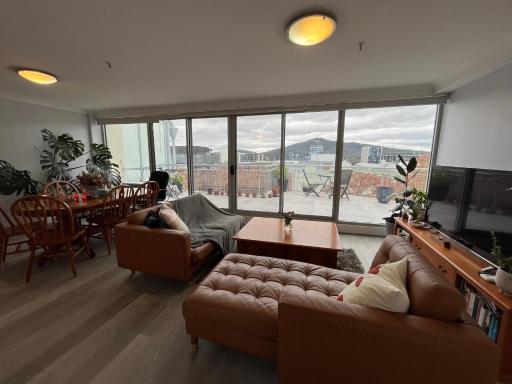 Private room with ensuite in the CBD - Housity
