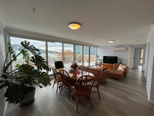 Private room with ensuite in the CBD - Housity