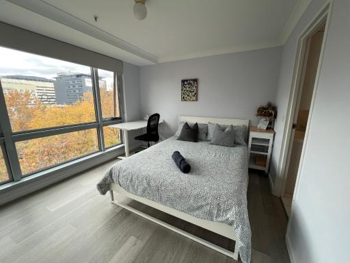Private room with ensuite in the CBD - Housity