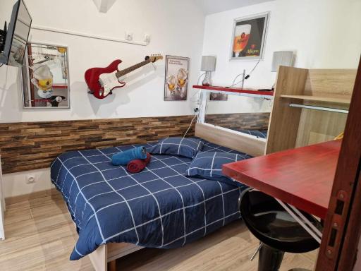 07 - Joli studio tout équipé avec vue sur jardin, parking privatif gratuit, grand fourgon possible, tout le linge de maison est fourni - Housity