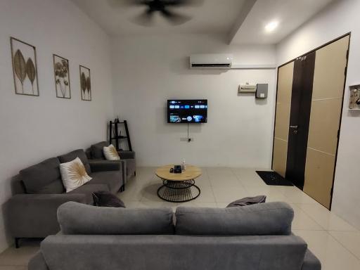 JNJ Miri Homestay - Miri Serene Shangrila, Luak with 4-bedroom - Housity