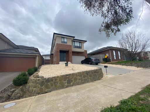 Whole House with 4QB - 44 Aspect - 30 minutes from Melbourne International Airport - 2 Minutes to Westfield Shopping Center - Housity