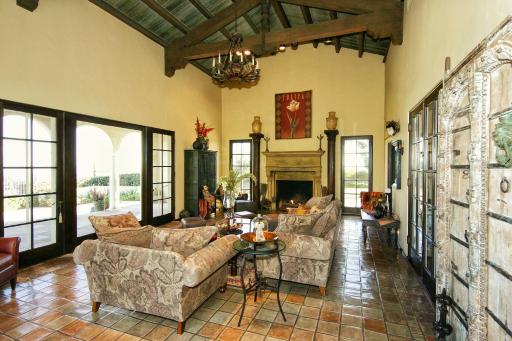The Patrician Hollywood Universal - Housity