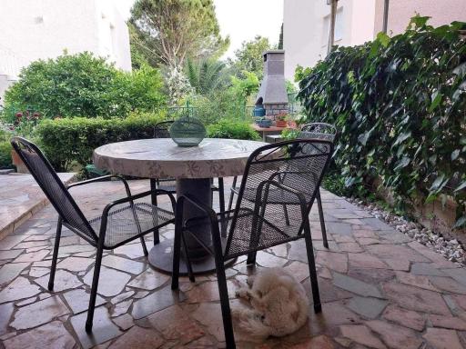 Apartments by the sea Kastel Luksic, Kastela - 22941 - Housity