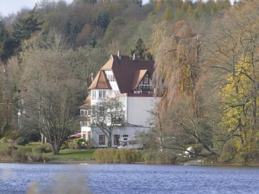 with direct access to the Kellersee - Housity
