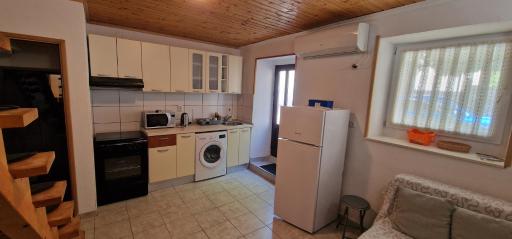 Studio Apartman Kaštel Kambelovac - Housity