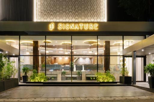 Signature Hotel - Housity
