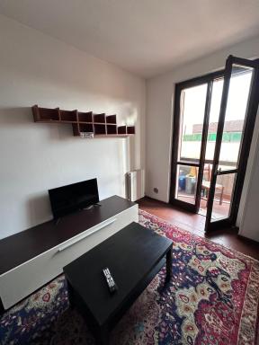 Via Rose (dietro Freccia Rossa) - Housity