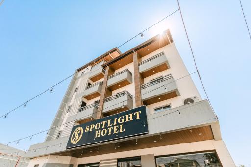 Spotlight Hotel near Hundred Islands Wharf - Housity