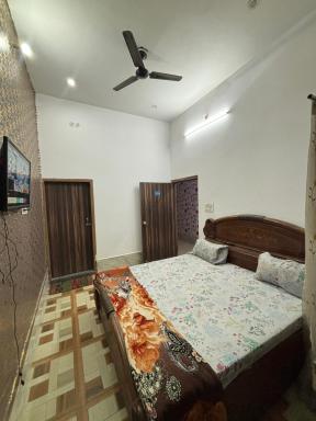 Balaji homestay Mathura in Vrindavan - Housity