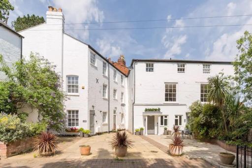 Fabulous Malvern Townhouse - Housity
