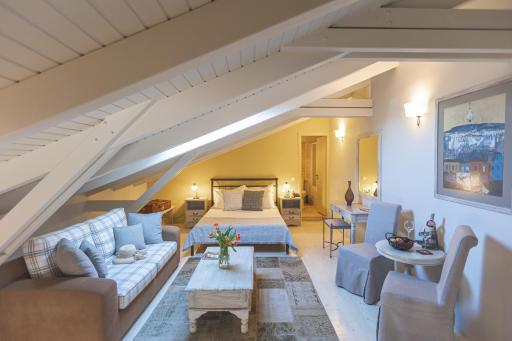 Arethousa Hotel - Housity