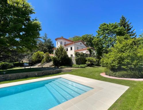 Espectacular Casa Chateau en el centro de Olot - Housity