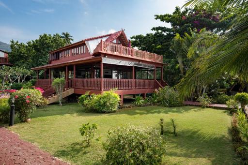 Beachfront Villa, Bang Po - Housity