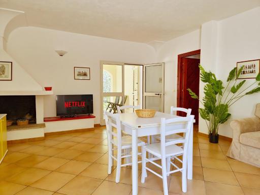 Villa Scogliera - Appartamenti con veranda a circa 700 mt dalla spiaggia di Fuile e Mare - Housity