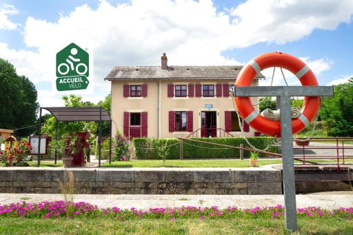MARA RIVIERE gîte d'étape sur la vélo Francette - Housity