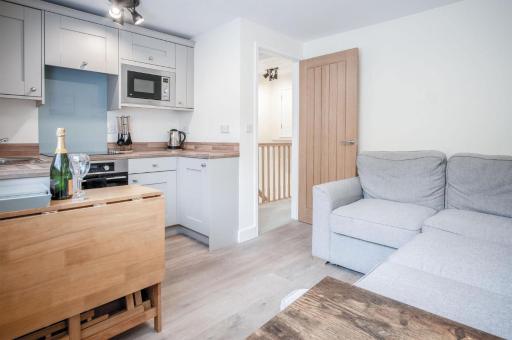 Dolphin - 2 Bedroom Apartment - Saundersfoot - Housity