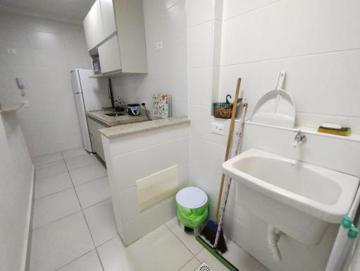 Apartamento na praia da Guilhermina com garagem - Housity