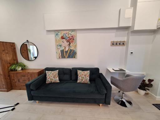 New, stylish studio flat with private patio and free on-street parking Check out at 11am - Housity