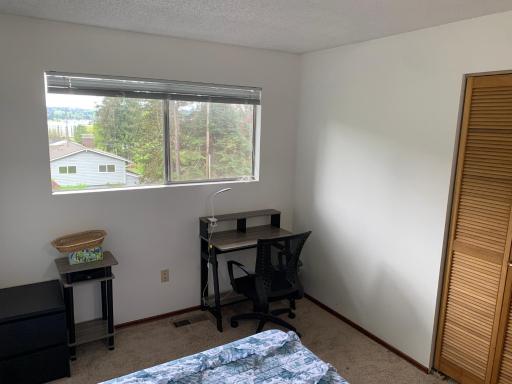 Landscape View queen-size room - Housity