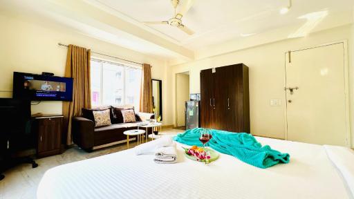 BluO Lake View Studio - NewTown - Terrace Garden, Gym - Housity