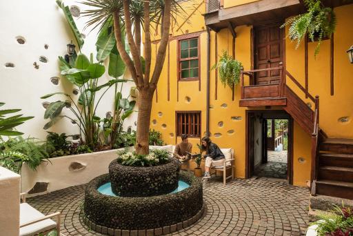 Tulia Guesthouse & Coworking - Housity