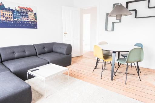 Beautiful 2-bed with large balcony - Housity