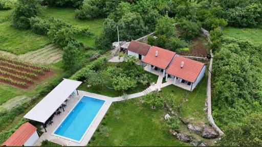 Rustic village - Housity