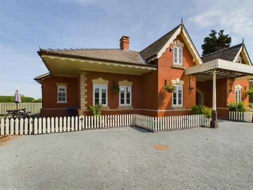 The Waiting Room, Stoke Edith Station, Tarrington - Housity