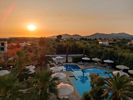 Hotel Klonos - Kyriakos Klonos - Housity