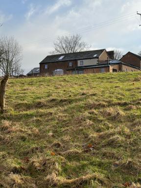 The Tack Store, Modern 3 Bed, 6 person, Barn in a Rural Setting with Great Access - Housity